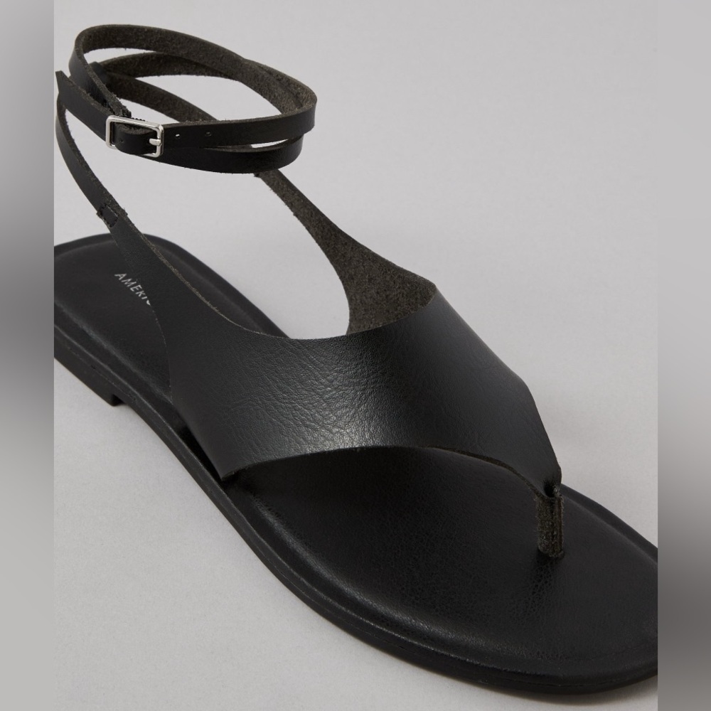 American Eagle Hooded Thong Black Sandals - Picture 2 of 4